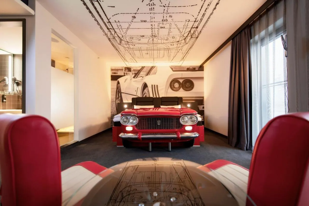 V8 Hotel Koeln At Motorworld 4*, Colonia